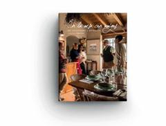 Libro, Audiolibro En La Mesa Con Amigos En La Mesa Con Amigos