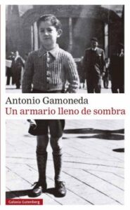 Un Armario Lleno De Sombra